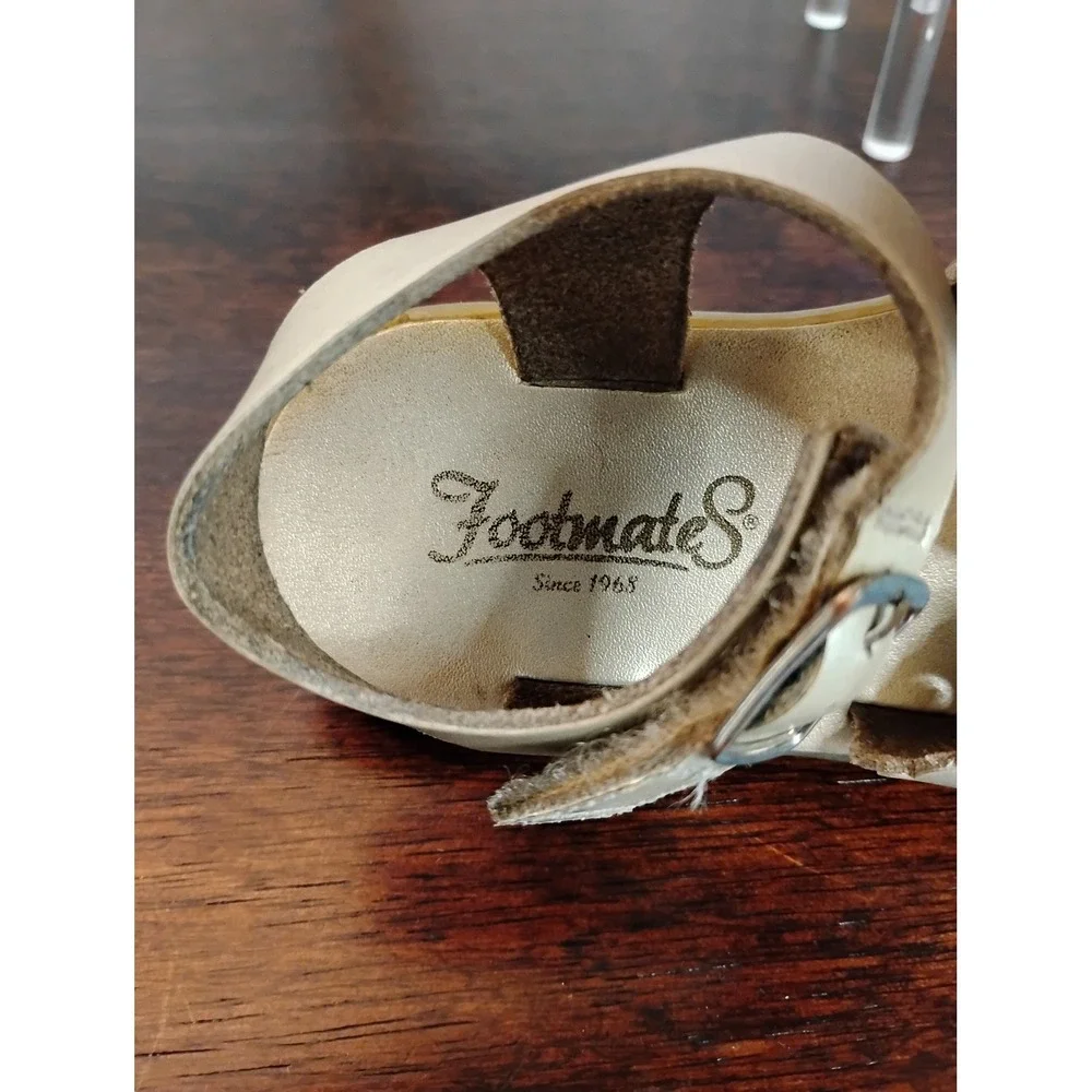 Footmates Ariel Champagne Gold Leather Scalloped Buckle‎ Sandals Kids Size 7